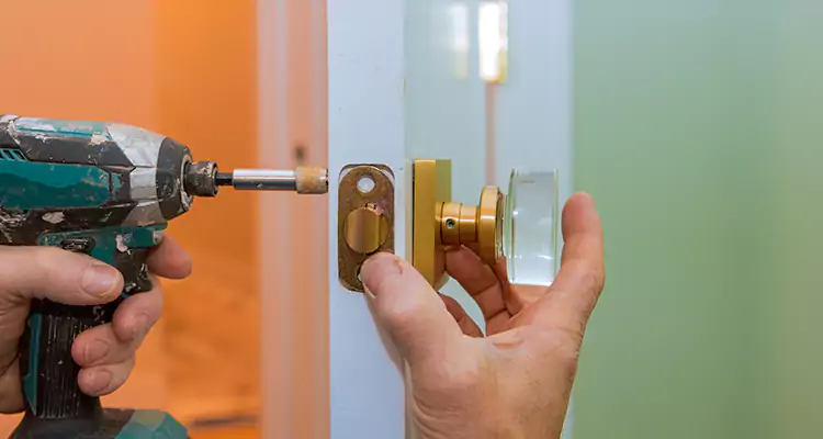 Broken Door Knob Fix in Egypt Lake-Leto, FL